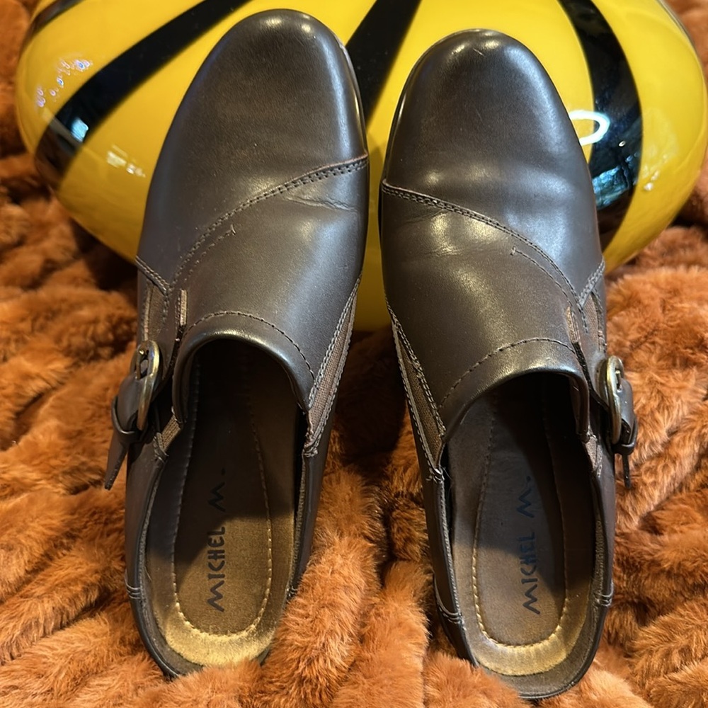 Brown leather Mikel M. Clogs